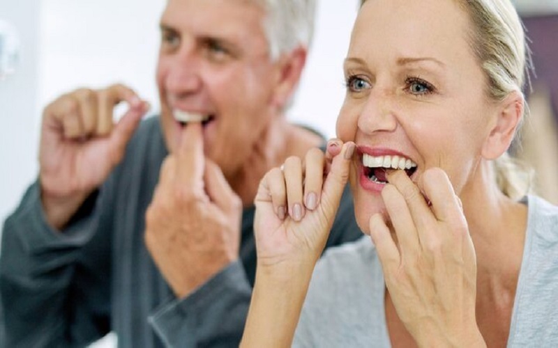 chăm sóc răng miệng cho người già khi rụng răng