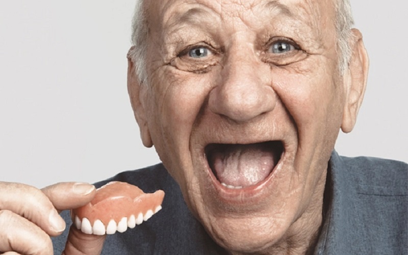 tình trạng rụng răng ở người già