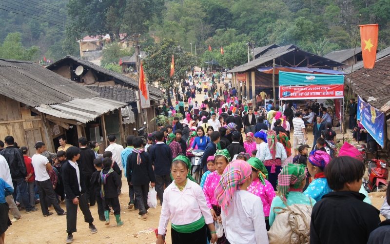 Chợ tình Khâu Vai