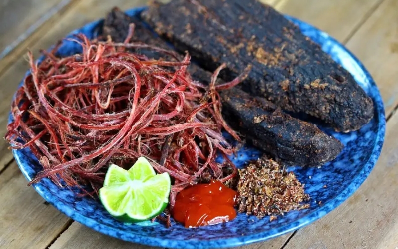 Thịt trâu gác bếp