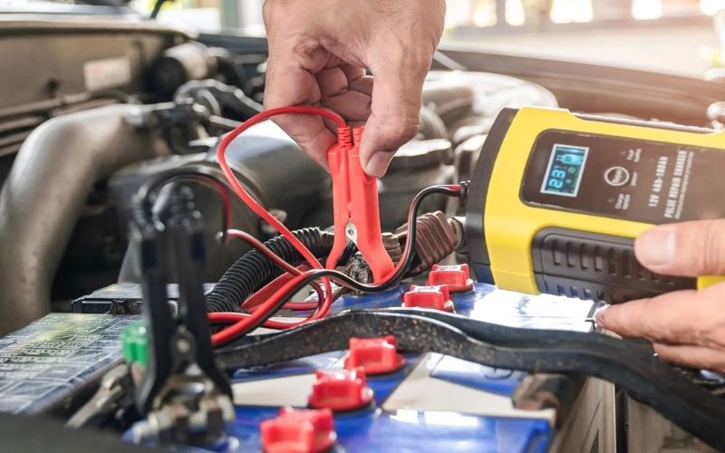 Dịch vụ thay ắc quy tận nơi Ắc Quy Việt Nhật có giá cả phù hợp